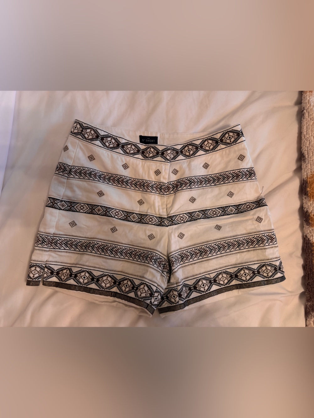 Women's White House black market 5" shorts size 4
